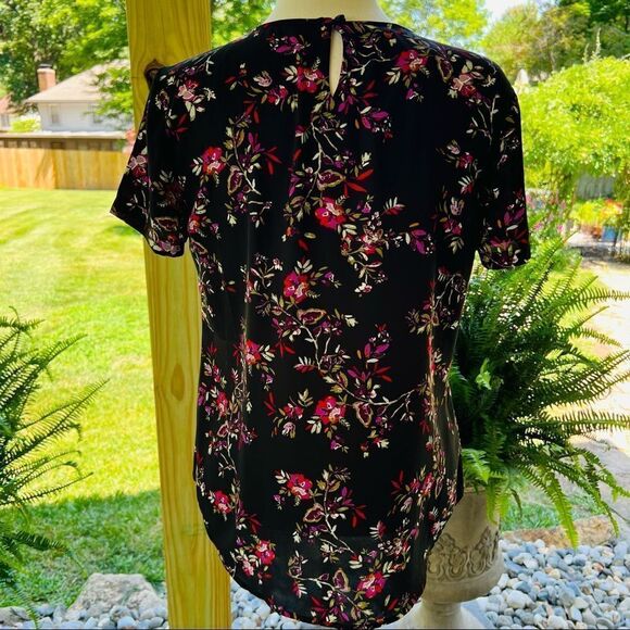 Van Heusen Black Floral Short Sleeve Blouse size medium - Picture 2 of 9